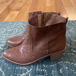 Size 9 brown/tan ankle booties